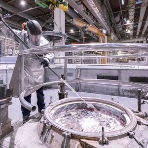 Rund zwei Drittel des in Landshut verwendeten Aluminiums stammen aus einem Recycling-Kreislauf. Davon wiederum knapp zwei Drittel aus einem Gießerei-eigenen Closed Loop. Für die Herstellung nutzt BMW Grünstrom.(Bild:  Harry Zdera)