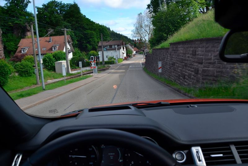 Das Testfahrzeug ist mit einem 180-PS-Dieselmotor ausgestattet. Serienmäßig an Bord ist bei allen Carbio-Varianten eine Neunstufenautomatik. (Michel / »kfz-betrieb«)