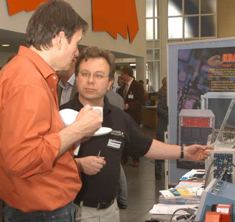 Aussteller nutzten das Kooperationsforum auch zu Fachgesprächen mit Interessenten. (Archiv: Vogel Business Media)