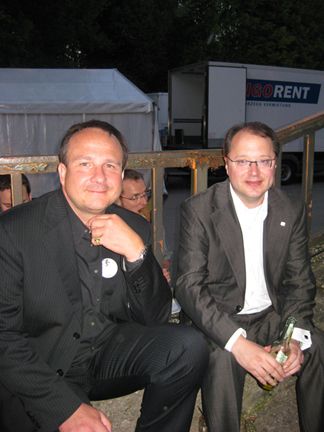 Freuen sich über die gelungene Veranstaltung: Ernesto Schmutter von Ingram Micro (li.) und Ortwin Klinkenberg von Ricoh. (Archiv: Vogel Business Media)