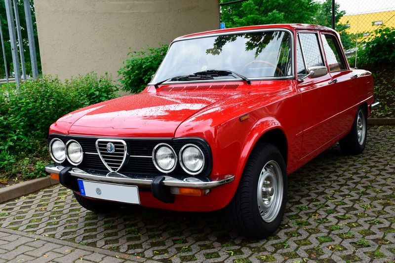 Ein Alfa Romeo Giulia Nuova Super 1600, gefertigt in den Jahren 1974 bis 1978. (Konrad Wenz)