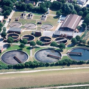 Wissenschaftler des KIT wollen mithilfe verschiedener Methoden kritische Erreger aus dem aufbereiteten Wasser in Kläranlagen entfernen. 