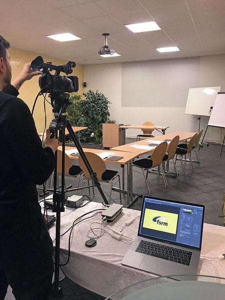 Préparations des enregistrements en live au sein des locaux de la FSRM à Neuchâtel. (Source : FSRM)