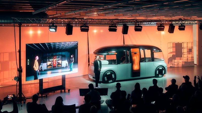 Mitte Februar haben die UE Studios das Self-Driving Urban E-Shuttle SUE der Öffentlichkeit vorgestellt.(Bild:  UE | Studios/Maximilián Balázs)