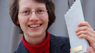 Die Erstplatzierte Petra Pientka freut sich über den „jung + engagiert“-Award (Archiv: Vogel Business Media)