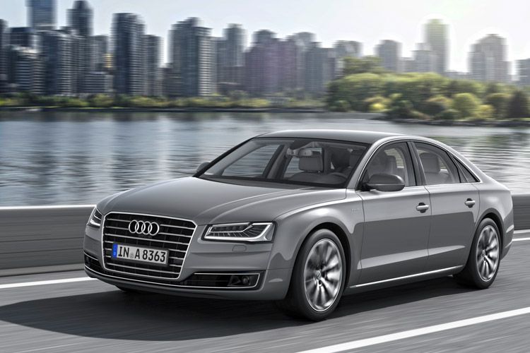 Auch das Facelift-Modell gibt es als Hybrid. Mit einem 2.0 TFSI leistet er 155 kW (211 PS), die E-Maschine gibt 40 kW und 210 Nm Drehmoment ab. Unterstützt die E-Maschine den Vierzylinder als E-Booster, liegen die Systemleistung bei 180 kW (245 PS) und das Systemdrehmoment bei 480 Nm. Der Durchschnittsverbrauch soll durchschnittlich 6,3 Liter Kraftstoff betragen. (Foto: Audi)