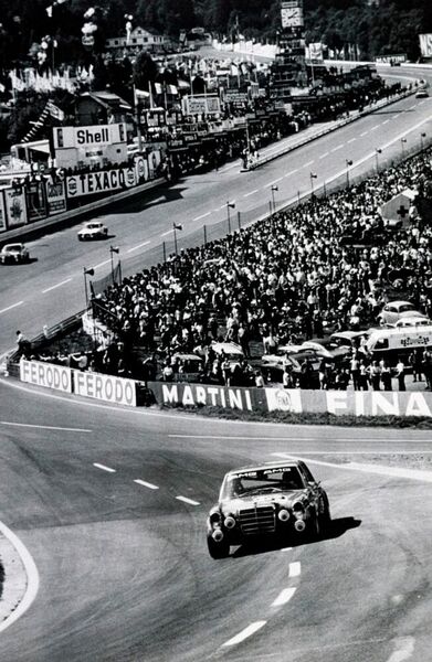Der 300 SEL 6.8 AMG errang 1971 beim 24-Stunden-Rennen in Spa den Klassensieg. (Daimler)