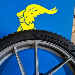 Stolz verweist Goodyear auf die „Premiumoptik“ der Seitenwand. Die Schriftzüge werden in der Form durch Lasergravur eingebracht und wirken deshalb besonders kontraststark. Zumindest im Neuzustand.(Bild:  Rosenow – VCG)