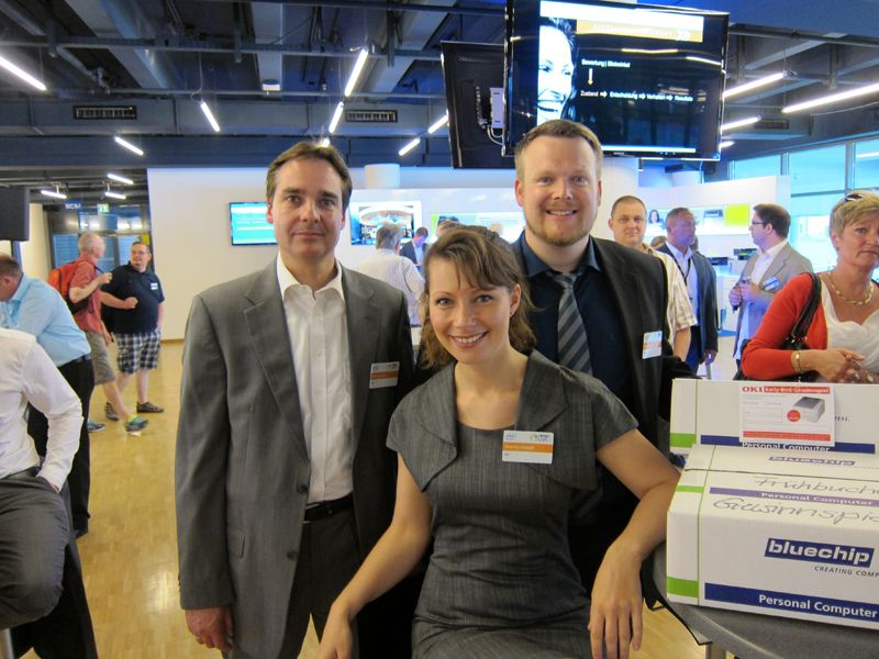 Das OKI-Team nahm noch die letzten Teilnehmerkarten an (v. l.): Michael Goltz, Monika Fietzek und Frank Castrop  (Bild: IT-BUSINESS)