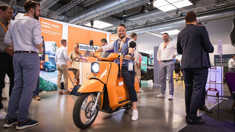 ... bis zum Rollerleasing: Das Ausstellungsspektrum war auf der Veranstaltung riesig. (Bild: Stefan Bausewein)