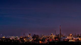 Dunkle Wolken über der Chemie: Mit dem Überfall Russlands auf die Ukraine ist der Zweckoptimismus der Branche Makulatur. (gemeinfrei)