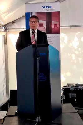 „Wir möchten im Bereich Kabel und Leitungen ein zuverlässiger Partner für die Industrie sein. Mit dem neuen Brandprüfzentrum bauen wir diese Kompetenz noch weiter aus“, sagt Wolfgang Niedziella, Geschäftsführer des VDE-Instituts. (S. Häuslein/konstruktionspraxis)