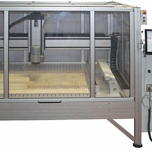 Bild 1: Diese kleine Vier-Achs-Maschine setzt in der X-Achse zwei parallele Servoachsen im sogenannten Gantrybetrieb ein.