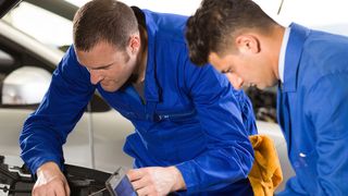 Das Notebook eignet es sich für Anwendungen in der Verteidigung, der öffentlichen Sicherheit, dem Außendienst und der Kfz-Wartung sowie für Berufstätige, die viel unterwegs sind. (Bild: Getac)