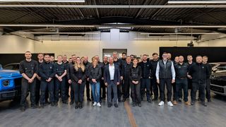 Die Mannschaft am Sternpartner-Standort Lüneburg strahlt bereits echten Teamgeist aus – doch mit dem Projekt Sternpartner Excellence will das Unternehmen nun alle Teams aus den 27 Standorten zusammenschweißen. (Bild: Rosenow – VCG)