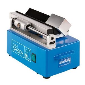 Mit der Übernahme der Swiss Speedy in 2017 hat Assfalg das Produktportfolio, wie es weiter heißt, auch bei den Entgratmaschinen nochmals erweitert. Die kleinen sowie handlichen Tischmaschinen ermöglichen eine rationelle und präzise Bearbeitung aller Werkstoffe, sagt der AMB-Aussteller.