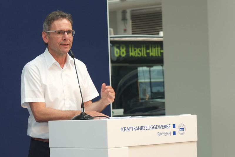Stefan Zügner (Vogel Communications Group): „Sich den Herausforderungen frühzeitig und proaktiv zu stellen und die Zukunft aktiv mitzugestalten, ist der Schlüssel, um auch morgen noch erfolgreich zu sein.“ (Baeuchle/»kfz-betrieb«)