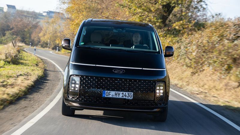 Bei höheren Geschwindigkeiten neigt der Van mit fünfeinviertel Metern Länge und zwei Metern Höhe zu Empfindlichkeiten gegenüber Seitenböen. (Bild: Autoren-Union Mobilität/Hyundai)