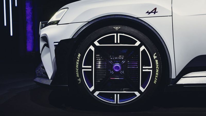 Die blau unterlegten 20-Zoll-Aluräder entsprechen bereits dem Serienstand. (Bild: Autoren-Union Mobilität/Alpine)