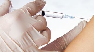 Mit Hilfe von Nanotechnologie können Impfstoffe ohne Nadelstich in den Körper gelangen. (Bild: Sharry Foto/Harald Si/Fotolia.com)