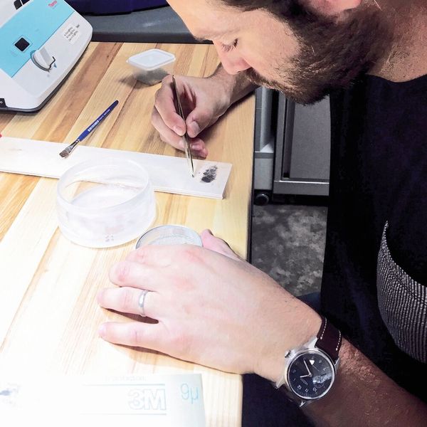 Jede Weiss-Uhr nimmt ihren Anfang mit einer Handzeichnung und wird dann darauf basierend konstruiert, als Prototyp gefertigt, geprüft, gemessen und getestet. (Tornos)