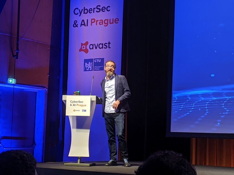 In Zusammenarbeit mit der Tschechischen Technischen Universität Prag (CTU) veranstaltete Avast erstmals die internationale Konferenz „Cybersec & AI “ in Prag. Sie wurde eröffnet von dem neuen Avast-CTO Michal Pechoucek. (Oliver Schonschek)