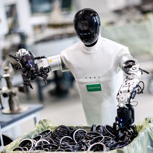 Schaeffler wird humanoide Roboter von Humanoid in sein globales Fertigungsnetzwerk integrieren.(Bild:  Daniel Karmann/Schaeffler)