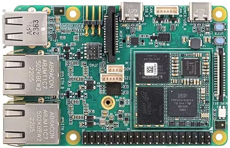 Das Maaxboard OSM93 von Avnet Tria: Einplatinencomputer im Raspberry-Pi-Formfaktor mit dem i.MX-93-SoC von NXP mit integriertem AI/ML-NPU-Beschleuniger, EdgeLock-Sicherheitsenklave und Energy-Flex-Architektur. (Bild: Avnet Tria)