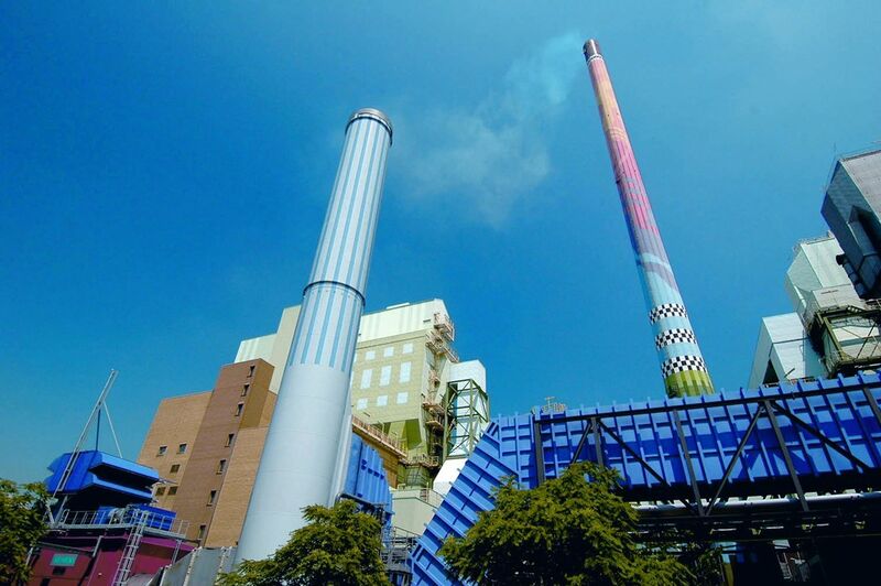 Für Prozesswärme und elektrische Energie im energieautarken Industriepark Höchst sorgt ein Heizkraftwerk. (Bild: Infraserv Höchst)