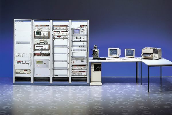 Mobilfunk: Der GSM-Simulator von 1992 wurde ein Exportschlager in ganz Europa. (Bild: Rohde & Schwarz)
