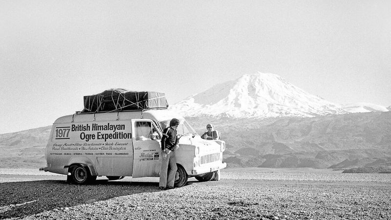 Wenn auch nicht hinaus bis auf über 8.000 Meter, so bewährte sich der Transit wie bei der British Himalayan Ogre Expedition 1977 auch abseits befestigter Straßen. (Bild: Ford)