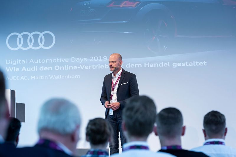 Den mit Spannung erwarteten Abschlussvortrag hielt Martin Wallenborn, Leiter Business Development Vertrieb Deutschland bei Audi. Er erklärte, wie die Ingolstädter gemeinsam mit dem Handel am Direktvertrieb arbeiten. (Stefan Bausewein)