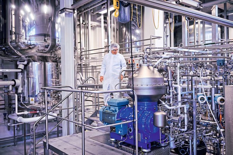 Moderne Prozessanalysesystem von Endress+Hauser liefern mit Hilfe verschiedener physikalischer und chemischer Messprinzipien Informationen über Stoffeigenschaften direkt aus verfahrenstechnischen Prozessen heraus. (Bild: Endress+Hauser)