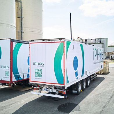 Als System- und Lösungsanbieter liefert Jumo nicht nur einzelne Messgeräte, sondern bietet ein ganzheitliches Konzept zur Prozessüberwachung an die implementierte Prozesssteuerung in einem der beiden Lkw-Auflieger. (Bild: Jumo)