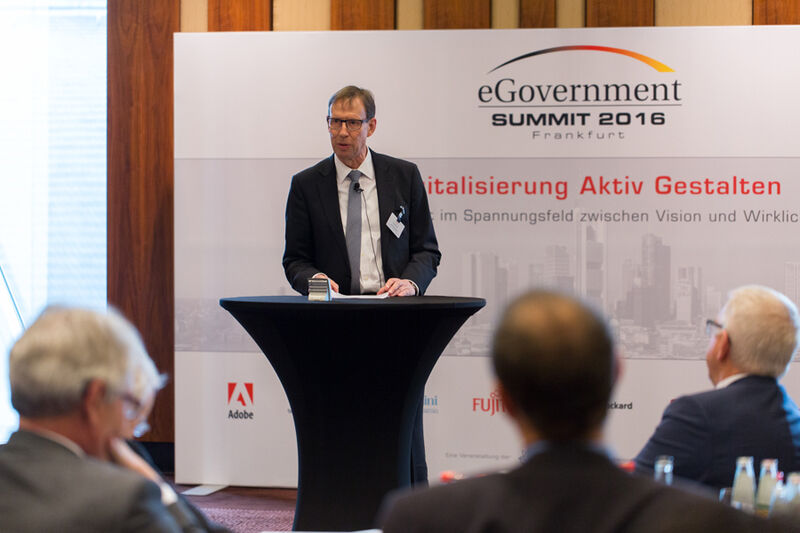 Peter Sondermann, Leiter der Abteilung IT und eGovernment im sächsischen Innenministerium, schließlich untersuchte die digitale Kompetenz des Staates (offenblen.de)