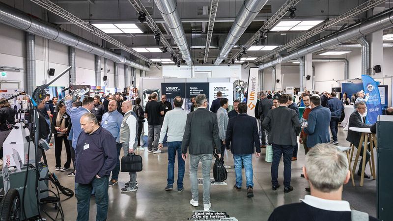 Die Ausstellung war durchgängig gut besucht. (Bild: Stefan Bausewein)