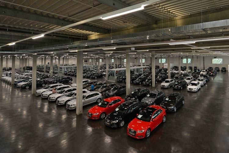 Beeindruckende Weite kennzeichnet die Ausstellungshallen. (Foto: Audi)