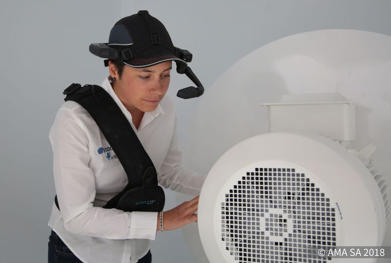 Ein wichtiges Einsatzgebiet von Datenbrillen ist die Unterstützung von Werkern und Servicekräften in der Industrie. (Bild: XpertEye)