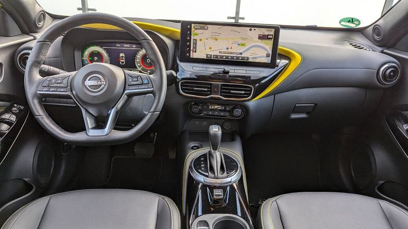 ... sondern den Innenraum. Beispielsweise ist der mittig angebrachte Touchscreen auf 12,3 Zoll gewachsen und dem Fahrer leicht zugeneigt. (Bild: Rosenow – VCG)