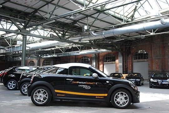 In einer alten Industriehalle in Berlin präsentierte Conti seinen neuen Sommerreifen Premium Contact 5. (Rosenow) (Archiv: Vogel Business Media)