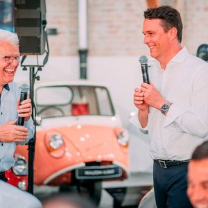 Mazda-Deutschland-Geschäftsführer Bernhard Kaplan begrüßte mit Museumsgründer Werner Frey die Gäste.(Bild:  Christian Strohmayr | image24.eu)