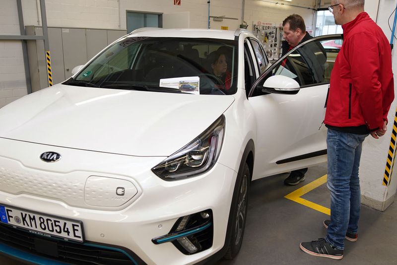 Aber auch ein E-Niro war vor Ort. (Kia)
