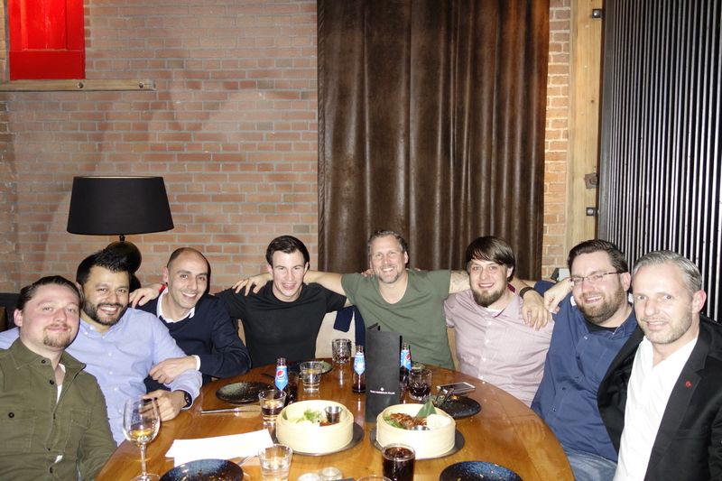 Mit diesen Jungs kann es nur ein runder Abend und eine kurze Nacht werden! (Bild: IT-BUSINESS)