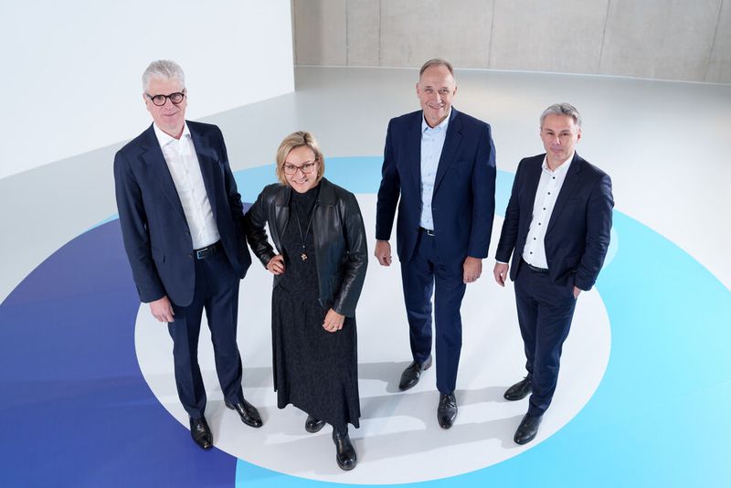 Um dem Wandel in der Autobranche Rechnung zu tragen, verschlankt Automobilzulieferer Mahle seine Konzernstruktur. Dabei ordnet das Unternehmen Geschäftsbereiche neu bzw. führt sie zusammen. Damit will man die Strategiefelder Elektrifizierung und Thermomanagement stärken. Auch verkleinert Mahle seine Konzern-Geschäftsführung von bisher sieben Mitglieder auf zukünftig vier. (Bild: Wolfram Scheible | Mahle)