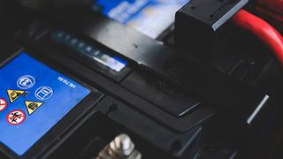 Batteriedefekte sind die Pannenursache Nummer eins. (gemeinfrei)