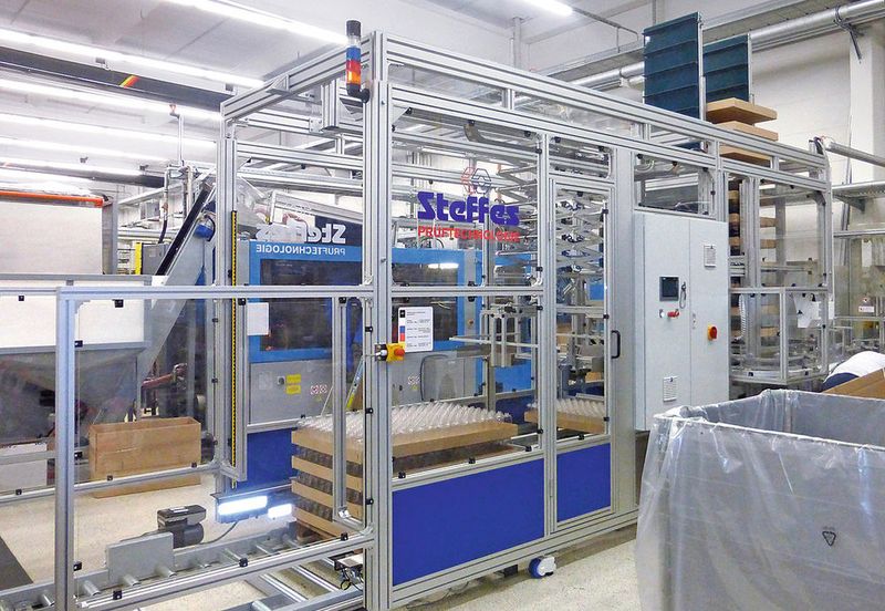 Die Packanlage kann auch zum Sammeln, Packen und Palettieren von Kunststoffflaschen genutzt werden. (Maschinenbau Kitz)