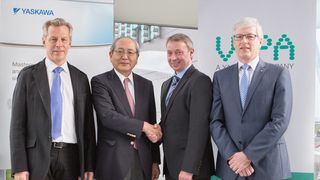 v.l.: Wolfgang Seel, Noboru Usami - Senior Executive Vice President Yaskawa Japan, Bob Linkenbach und Manfred Stern. (Rüdiger Merz)