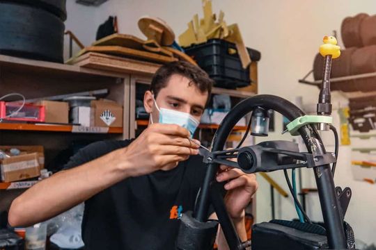 (Für die Endanwendung vorgesehen: Lasergesinterte Teile werden direkt in die Rennwagen von FST Lisboa eingebaut. Bild: FST Lisboa)