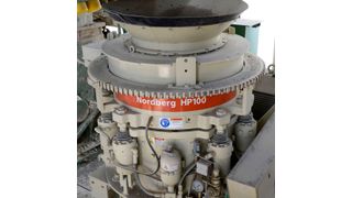Der Metso Kegelbrecher vom Typ Nordberg HP100 hat in der stationären Aufbereitungsanlage der Kaiser Baustoffwerke in Deutschland viel bewirkt – mehr als 30 % elektrische Energie werden eingespart. (Bild: Metso)