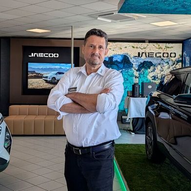 Nach Jahrzehnten als Mercedes-Vermittler und -Servicepartner (letzteres bleibt er auch) startet Thomas Durst mit 60 Jahren noch einmal als Autohändler durch. (Bild: Rosenow – VCG)